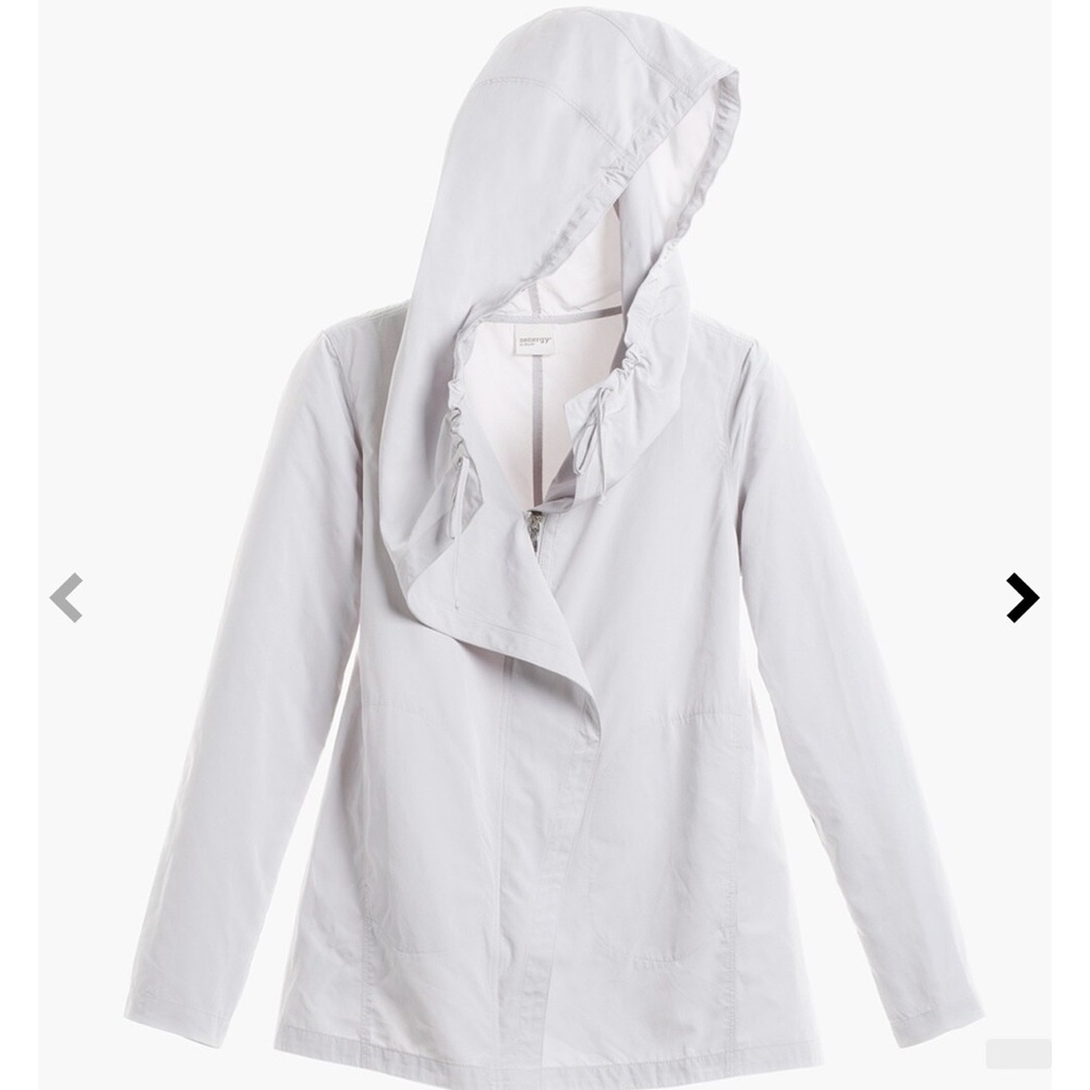 ZENERGY (CHICO'S)™️ Women's Size 2 (L/12) Draped Front Zip Jacket in Bone Color